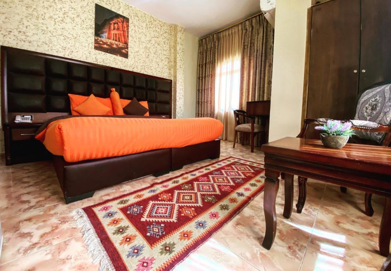 Anbat Midtown Hotel Wadi Musa Bagian luar foto