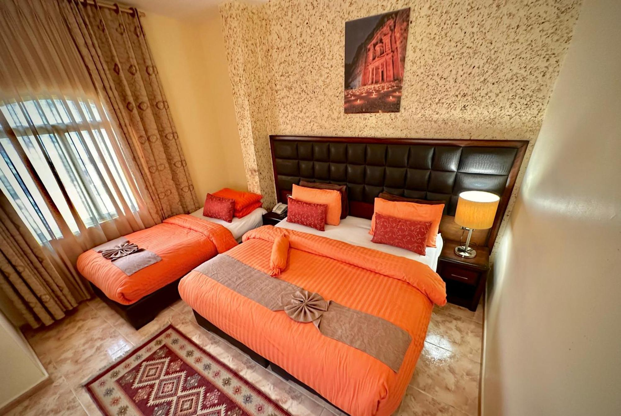 Anbat Midtown Hotel Wadi Musa Bagian luar foto