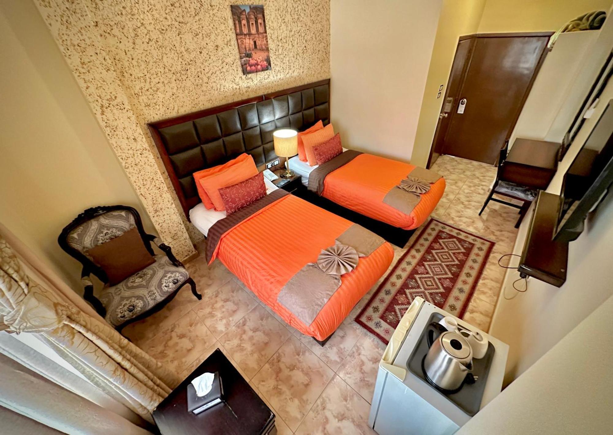 Anbat Midtown Hotel Wadi Musa Bagian luar foto