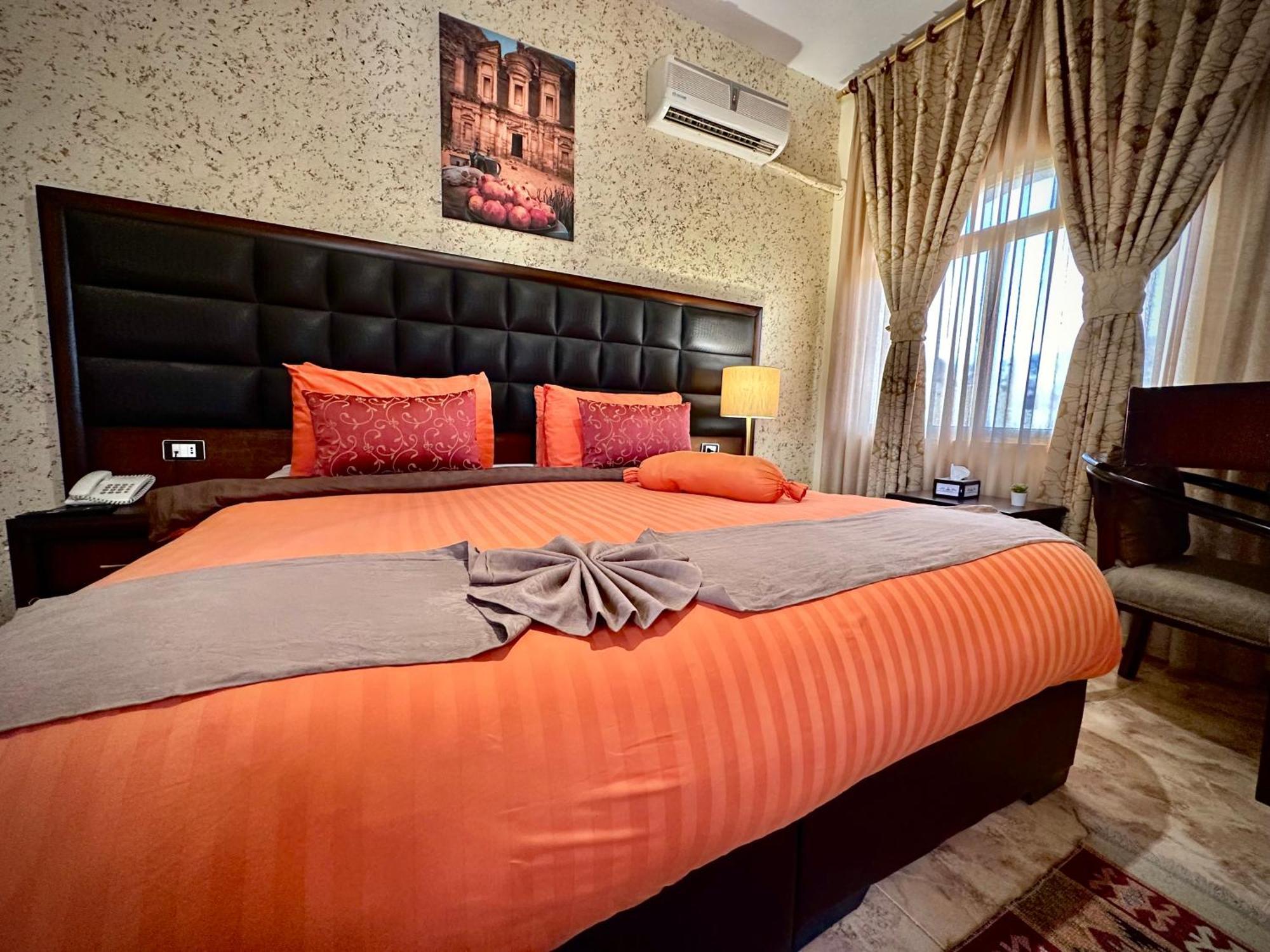 Anbat Midtown Hotel Wadi Musa Bagian luar foto