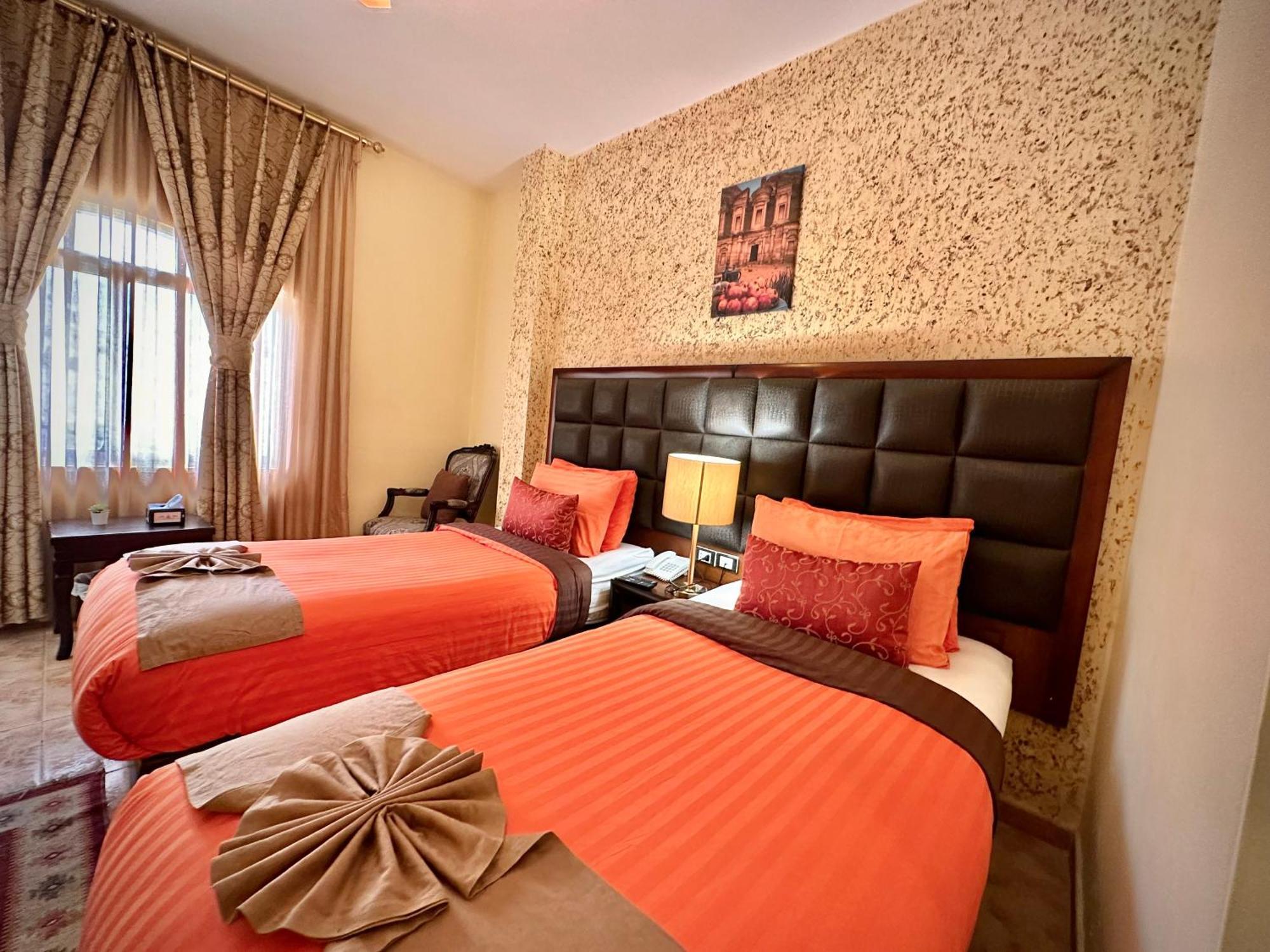 Anbat Midtown Hotel Wadi Musa Bagian luar foto