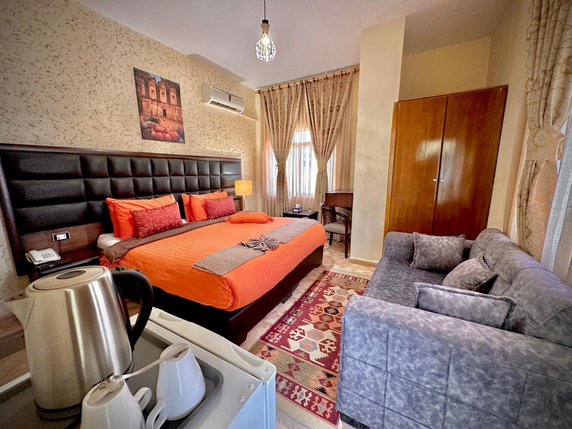 Anbat Midtown Hotel Wadi Musa Bagian luar foto